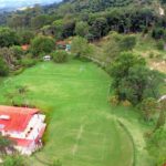 Quadras esportivas e campo de futebol para team building