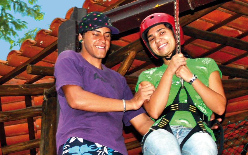 Tirolesa - atividade de aventura para equipes corporativas